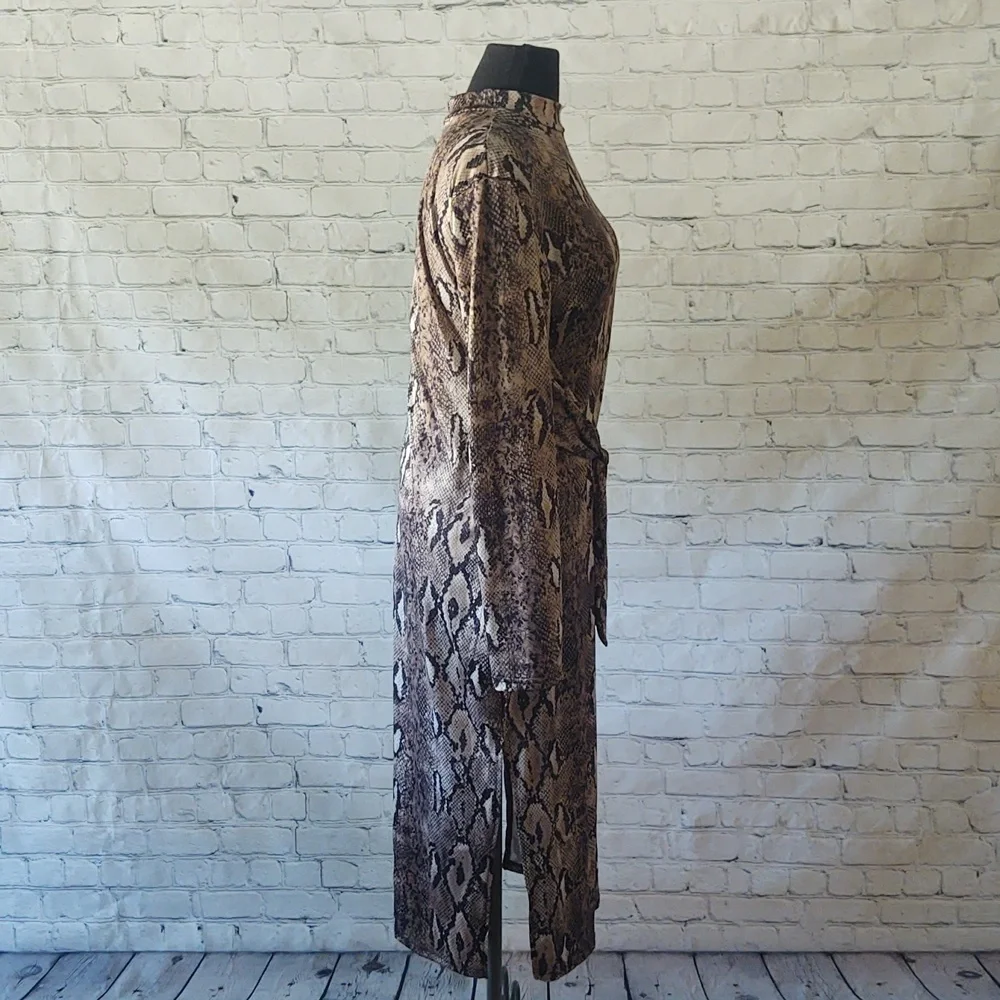 Size Large Mock Neck Reptile Print Dress with 2 Side Splits - Picture 3 of 9